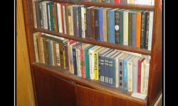 Дома есть книжный шкаф